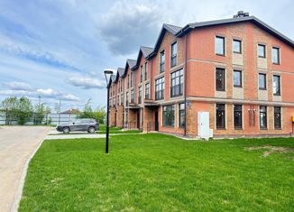 Продаю таунхаус, 97 м2, деревня Красный Поселок, Шотландский бульвар, 298