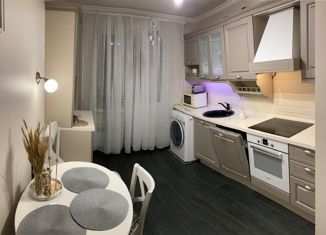 Продам двухкомнатную квартиру, 56 м2, Московский, улица Бианки, 1