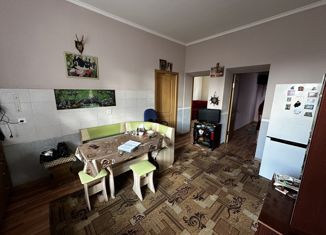 Продам 4-комнатную квартиру, 70 м2, Батайск, улица Коммунаров, 156