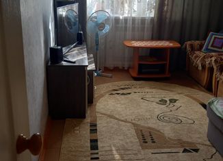 Продается двухкомнатная квартира, 36.8 м2, село Орловское, улица Ленина, 3