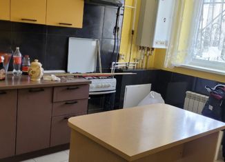 Сдаю в аренду 3-комнатную квартиру, 126 м2, Ставрополь, улица Балахонова, 14