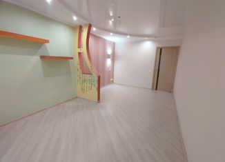 Продаю 2-ком. квартиру, 70 м2, Азов, Инзенская улица, 13А
