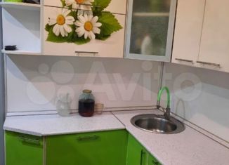 Трехкомнатная квартира на продажу, 68.4 м2, поселок Коммунарский, Центральная улица, 7