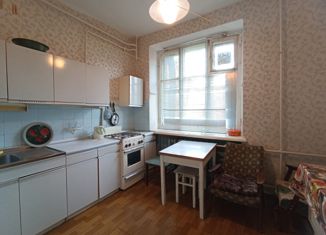 Продается 2-ком. квартира, 52 м2, Заречный, Братская улица, 15