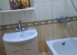 Сдам в аренду 2-комнатную квартиру, 46 м2, Краснодар, улица Коммунаров, 201, Центральный округ