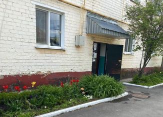 Продается двухкомнатная квартира, 43.2 м2, поселок городского типа Нарышкино, улица Ленина, 19