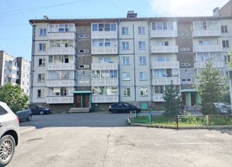 Сдается двухкомнатная квартира, 50 м2, Абакан, улица Торосова, 12