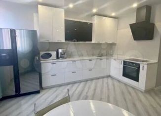 Сдам двухкомнатную квартиру, 72 м2, Краснодар, улица имени Героя Николая Шевелёва, 2, микрорайон Губернский