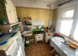 Продается двухкомнатная квартира, 44 м2, поселок Воротынск, улица Шестакова, 18
