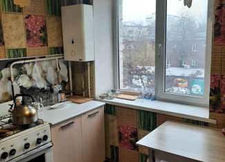 Продается четырехкомнатная квартира, 64 м2, Азов, Черноморский переулок, 64