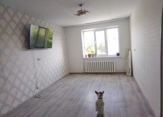 Двухкомнатная квартира на продажу, 40 м2, рабочий посёлок Павлоградка, улица Ленина, 72