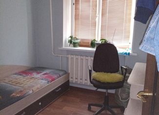 Продается трехкомнатная квартира, 58 м2, село Сторожевка, Средняя улица, 1