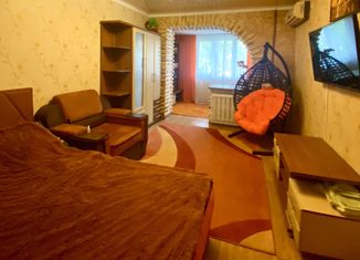 Сдаю 2-ком. квартиру, 67.4 м2, Крым, Советская улица, 16