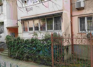 Продаю 2-ком. квартиру, 51 м2, Ялта, улица Кривошты, 19
