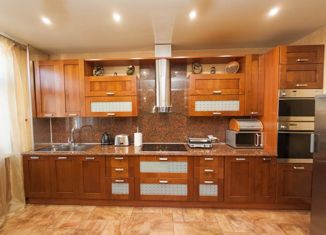 Продам 4-комнатную квартиру, 120.7 м2, Петрозаводск, проспект Ленина, 16, район Центр