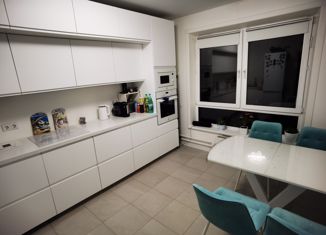 Трехкомнатная квартира на продажу, 68 м2, Москва, Домостроительная улица, 14, ЖК Мещерский Лес