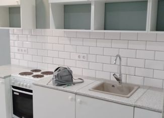 Сдам в аренду 1-ком. квартиру, 34 м2, Новоалтайск, улица Анатолия, 100