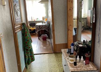 Продается двухкомнатная квартира, 37.9 м2, поселок городского типа Крапивинский, улица Островского, 91