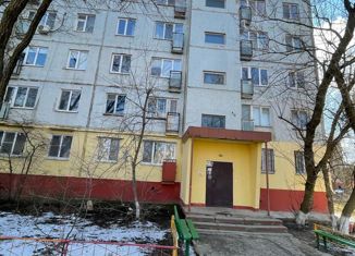 Продажа 4-комнатной квартиры, 76 м2, Калмыкия, 4-й микрорайон, 45