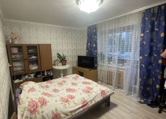 Продаю 2-ком. квартиру, 41 м2, Екатеринбург, улица Индустрии, 33, метро Проспект Космонавтов