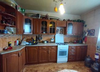 Продаю 4-ком. квартиру, 81 м2, Каменск-Шахтинский, улица Ворошилова, 159