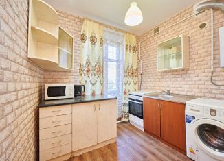 Продается 2-ком. квартира, 40 м2, Краснодар, улица Захарова, 17, улица Захарова