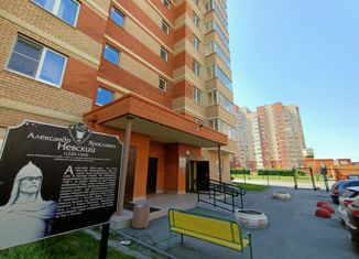 Продается 1-комнатная квартира, 41.8 м2, Челябинск, улица Бейвеля, 10, ЖК Александровский