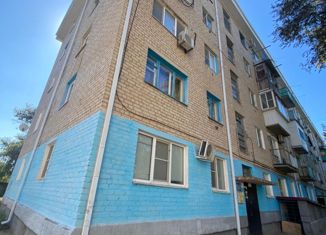 Продам трехкомнатную квартиру, 67 м2, Элиста, 1-й микрорайон, 24, 1-й микрорайон