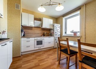 Продам 1-комнатную квартиру, 38 м2, Санкт-Петербург, улица Фёдора Абрамова, 21к3, метро Парнас