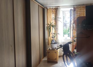 Продается 2-ком. квартира, 54 м2, Кыштым, улица Гагарина, 2А