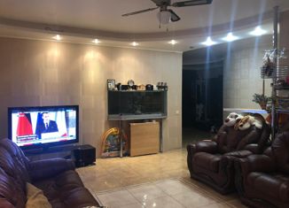 Продается 4-комнатная квартира, 104.7 м2, Ейск, Коммунистическая улица, 81