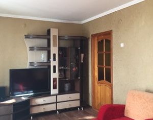 Продаю четырехкомнатную квартиру, 77.5 м2, Россошь, Октябрьская площадь, 19