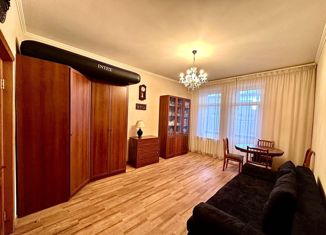 Сдаю в аренду двухкомнатную квартиру, 70 м2, Москва, улица Говорова, 12, улица Говорова