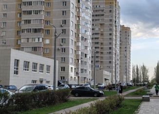 Продам 2-ком. квартиру, 62 м2, Набережные Челны, улица Ахметшина, 128