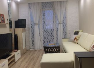 3-комнатная квартира на продажу, 72 м2, посёлок городского типа Новоозёрное, улица Героев-Десантников, 13