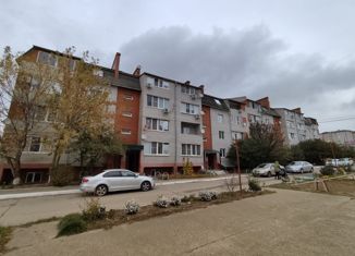 Продается трехкомнатная квартира, 77 м2, Элиста, 10-й микрорайон, 54, 10-й микрорайон