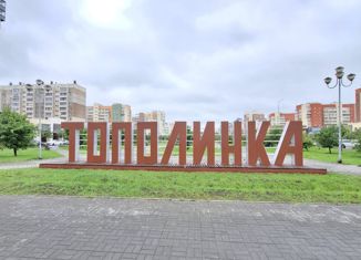 Продаю 3-ком. квартиру, 50 м2, Челябинск, улица Академика Сахарова, 12