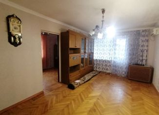 Продаю 2-ком. квартиру, 45 м2, Абинск, улица Советов, 128А
