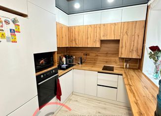 Продаю 3-ком. квартиру, 57 м2, Альметьевск, улица Мусы Джалиля, 43