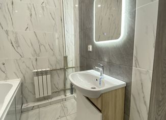 Продаю 2-ком. квартиру, 58 м2, Нижний Новгород, улица Баранова, 1, улица Баранова