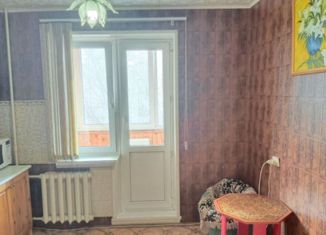Двухкомнатная квартира на продажу, 53 м2, Псковская область, улица Гоголя, 14К1