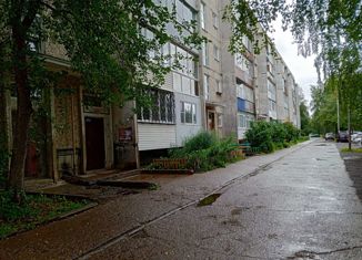 Продается 1-комнатная квартира, 35 м2, Лысьва, улица Чайковского, 6