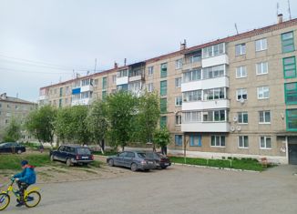Продается 3-ком. квартира, 60 м2, Артёмовский, улица Дзержинского, 2Г