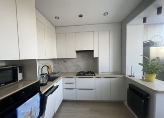 Двухкомнатная квартира на продажу, 60 м2, Бирск, улица Балезина, 24Л/7