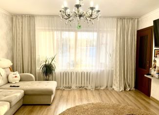 Продам 3-ком. квартиру, 88.4 м2, поселок городского типа Емельяново, улица СПТУ-81, 2А