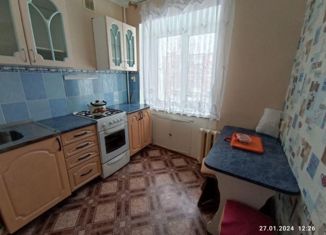 Аренда двухкомнатной квартиры, 47 м2, Энгельс, улица Космонавтов, 7