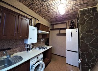 Продам 2-комнатную квартиру, 45 м2, поселок городского типа Черноморский, Советская улица, 35