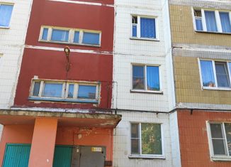 Продаю 2-комнатную квартиру, 53 м2, Вязьма, улица Полины Осипенко, 19