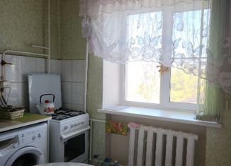 Продам 3-ком. квартиру, 61 м2, поселок городского типа Благовещенка, улица Урицкого, 1