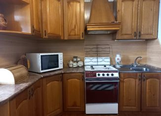 Продаю 3-ком. квартиру, 66.1 м2, село Дивноморское, улица Короленко, 6